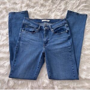 Levi’s Medium Wash Mid-Rise Classic Straight Jeans